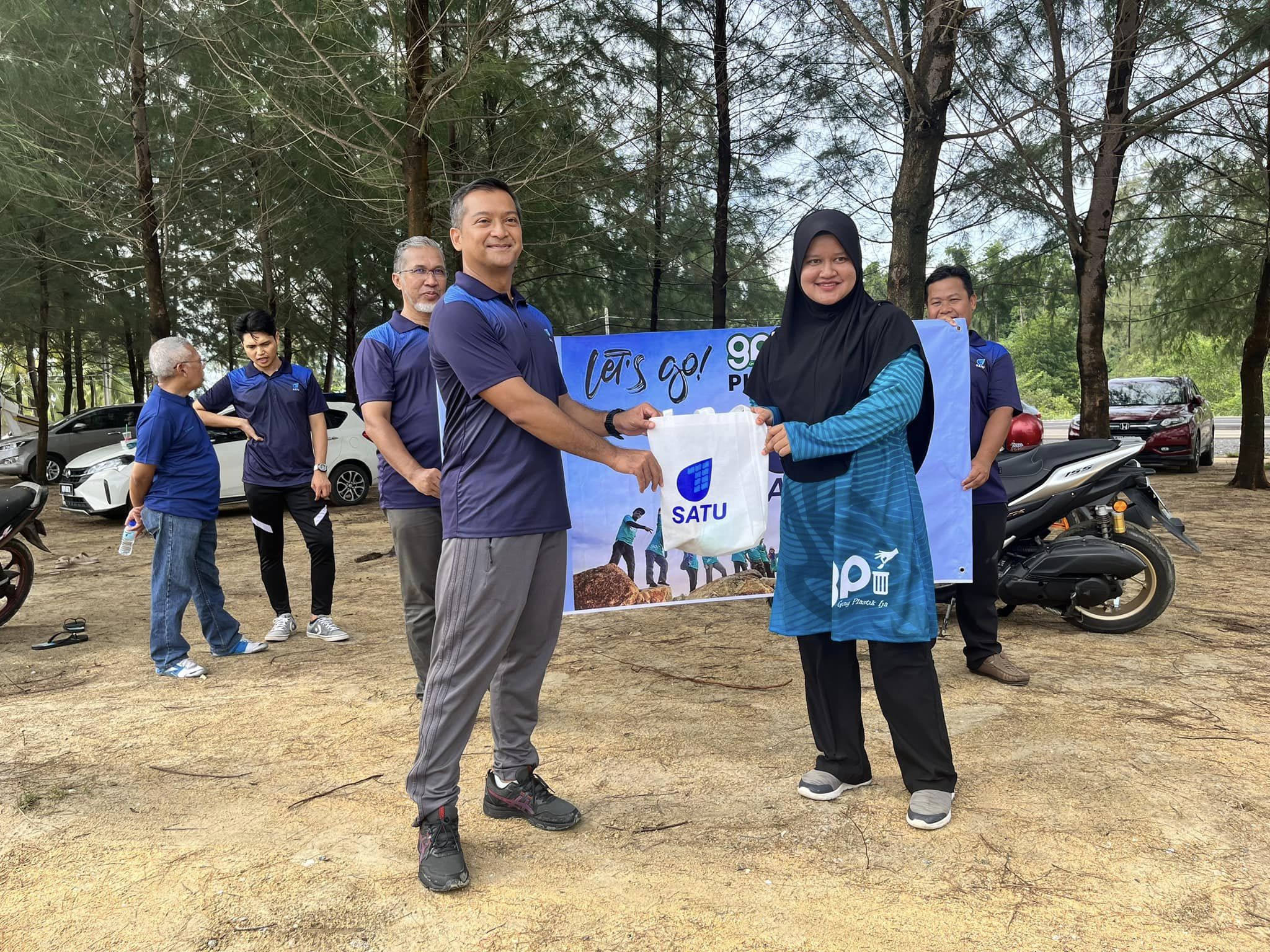 Program “Plogging” dan Pembersihan Pantai