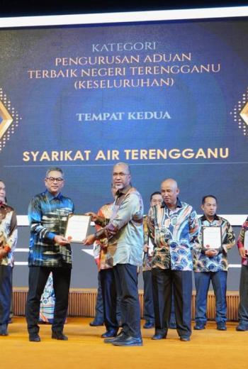 SATU Menerima Penganugerahan Pengurusan Aduan Terbaik Keseluruhan Negeri Terengganu